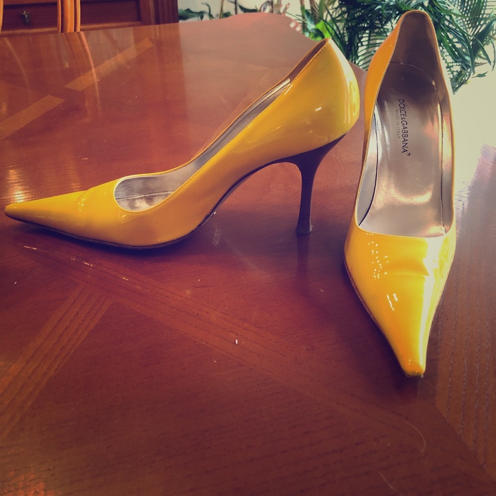 DOLCE & GABBANA, ITALY, CLASSIC PUMP Sz 40